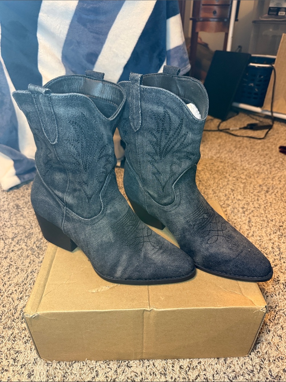 SHEIN Black Pointed Toe Western Ankle Boots